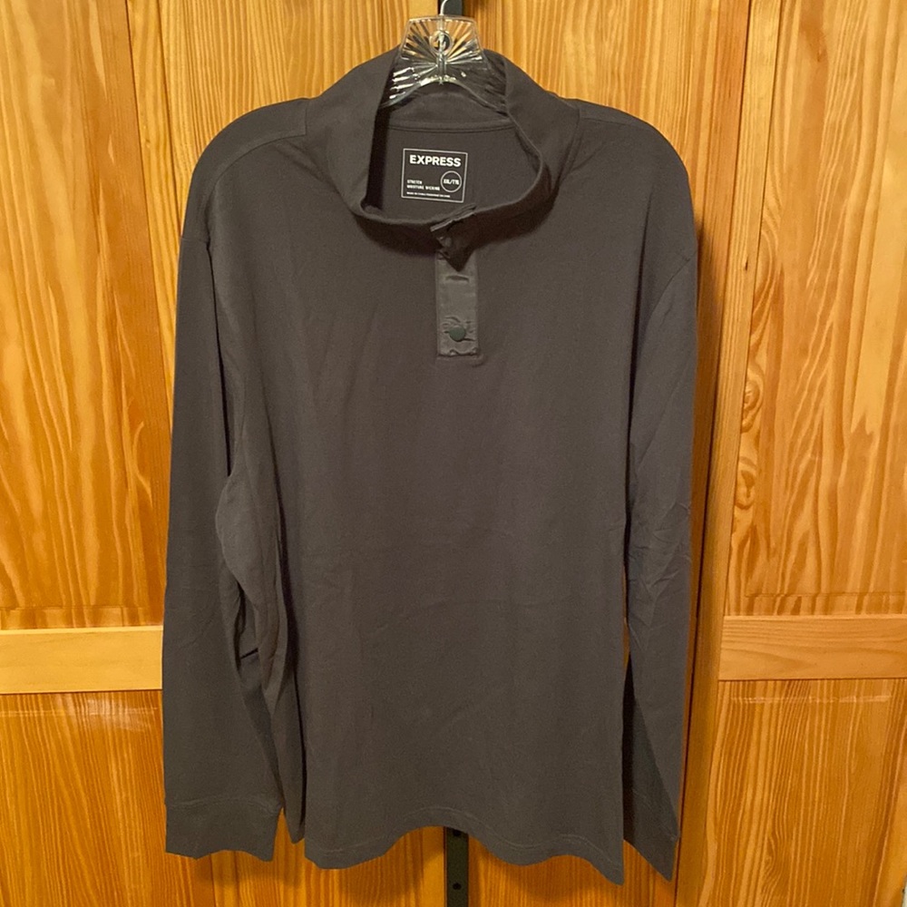 EXPRESS men’s half button up funnel collar shirt